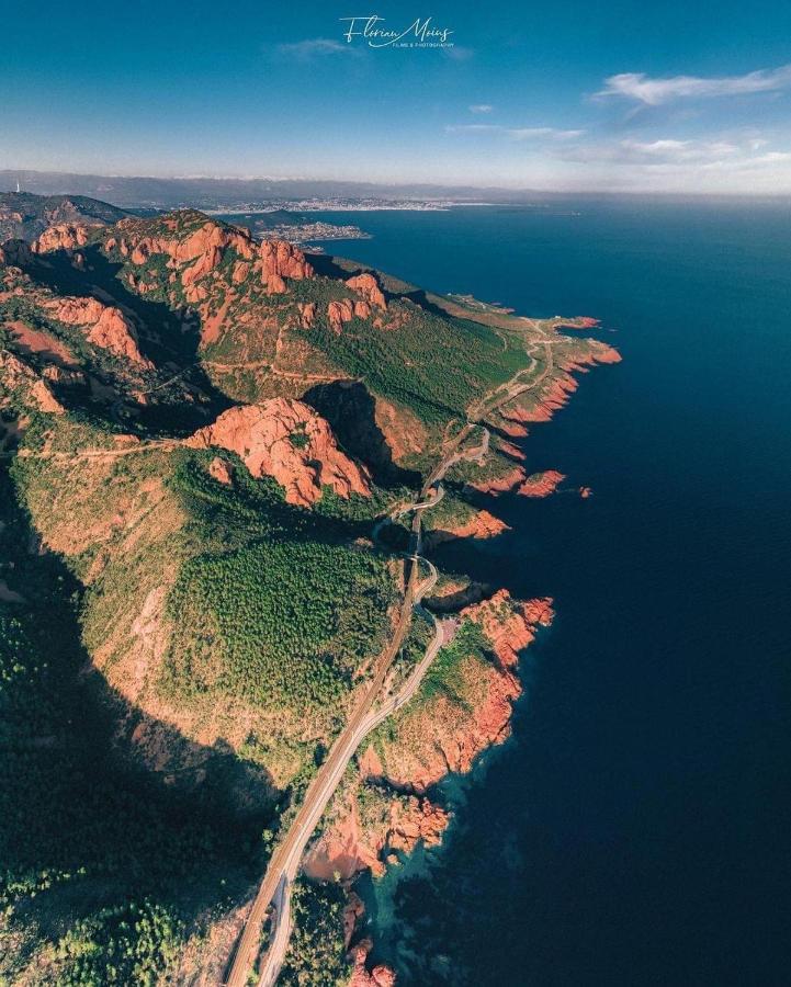 Charmant 2 Pieces A Port-Fréjus المظهر الخارجي الصورة